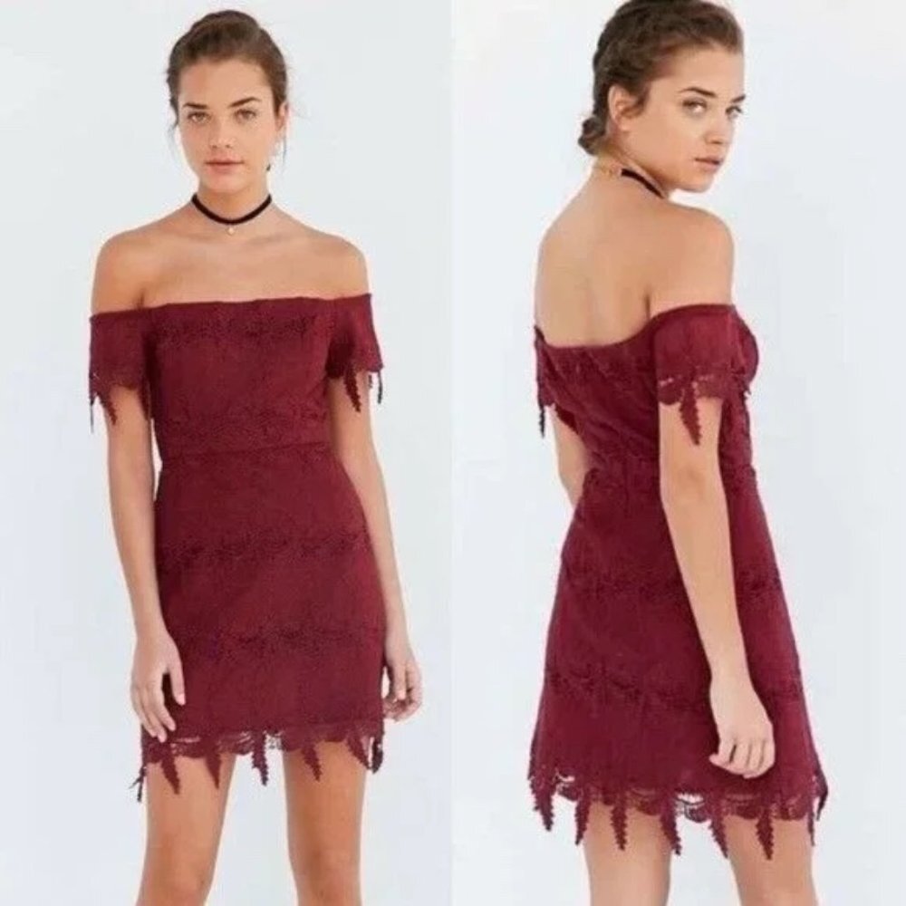ASTR The Label Valentina Lace Off the Shoulder Mini Dress Size Small S EUC T1470